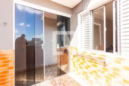 Casa à venda com 192m², 3 quartos e 2 vagas Casa à venda com 192m², 3 quartos e 2 vagasSacada