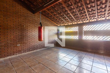 Casa à venda com 192m², 3 quartos e 2 vagas Casa à venda com 192m², 3 quartos e 2 vagasSacada