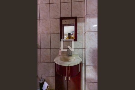 Casa à venda com 192m², 3 quartos e 2 vagas Casa à venda com 192m², 3 quartos e 2 vagasBanheiro de Serviço