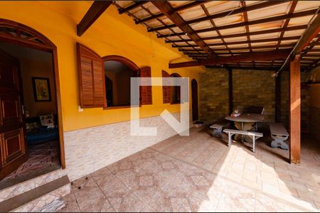 Casa à venda com 460m², 2 quartos e 2 vagas Casa à venda com 460m², 2 quartos e 2 vagasVaranda