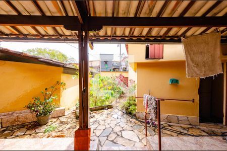 Casa à venda com 460m², 2 quartos e 2 vagas Casa à venda com 460m², 2 quartos e 2 vagasVaranda