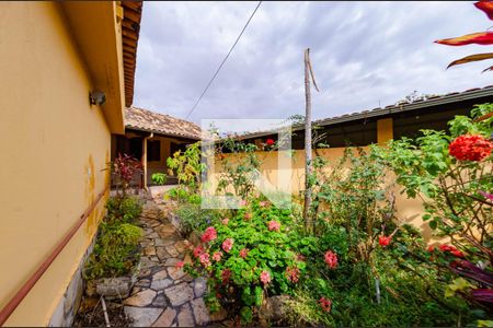 Casa à venda com 460m², 2 quartos e 2 vagas Casa à venda com 460m², 2 quartos e 2 vagasEntrada