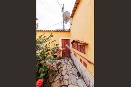 Casa à venda com 460m², 2 quartos e 2 vagas Casa à venda com 460m², 2 quartos e 2 vagasEntrada