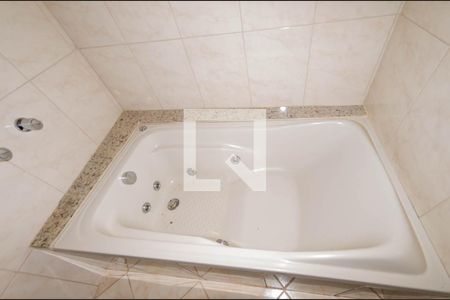 Casa à venda com 460m², 2 quartos e 2 vagas Casa à venda com 460m², 2 quartos e 2 vagasBanheiro da suíte