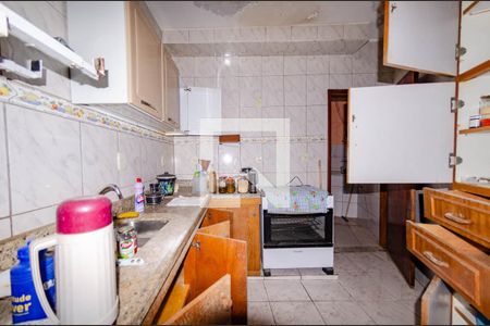 Casa à venda com 460m², 2 quartos e 2 vagas Casa à venda com 460m², 2 quartos e 2 vagasCozinha