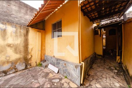 Casa à venda com 460m², 2 quartos e 2 vagas Casa à venda com 460m², 2 quartos e 2 vagasBarracão 1