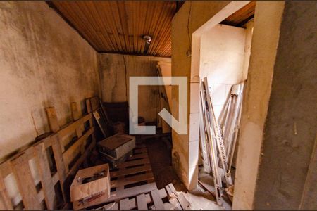 Casa à venda com 460m², 2 quartos e 2 vagas Casa à venda com 460m², 2 quartos e 2 vagasBarracão 2