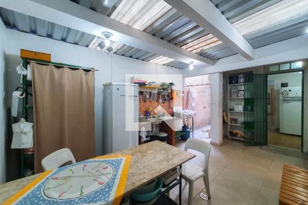 Casa à venda com 140m², 4 quartos e 1 vaga Casa à venda com 140m², 4 quartos e 1 vagaQuintal