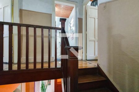 Casa à venda com 140m², 4 quartos e 1 vaga Casa à venda com 140m², 4 quartos e 1 vagaEscada