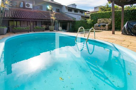 Casa à venda com 250m², 4 quartos e 2 vagasPiscina