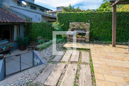 Casa à venda com 250m², 4 quartos e 2 vagasChurrasqueira