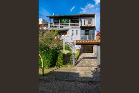 Casa à venda com 250m², 4 quartos e 2 vagasFachada