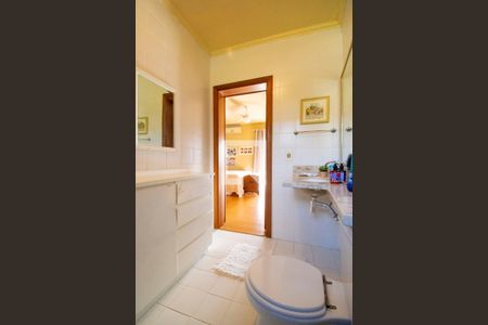 Casa à venda com 250m², 4 quartos e 2 vagasBanheiro da Suíte