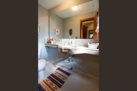 Casa à venda com 250m², 4 quartos e 2 vagasLavabo