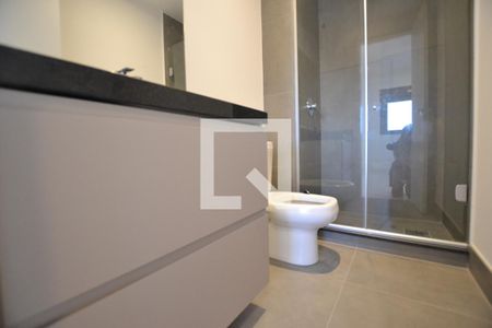 Banheiro de apartamento à venda com 1 quarto, 41m² em Santana, Porto Alegre