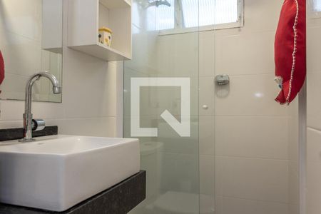 Banheiro da Suíte de apartamento para alugar com 2 quartos, 70m² em Vila Alzira, Guarujá