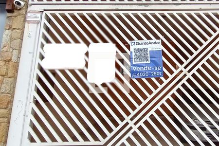 Casa à venda com 150m², 3 quartos e 2 vagas Casa à venda com 150m², 3 quartos e 2 vagasFachada