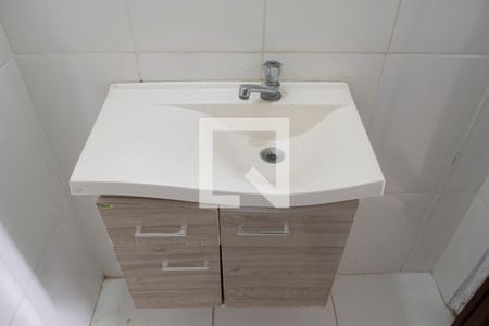 Banheiro de casa para alugar com 1 quarto, 40m² em Vila Romero, São Paulo