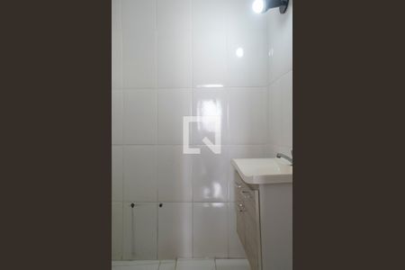 Banheiro de casa para alugar com 1 quarto, 40m² em Vila Romero, São Paulo