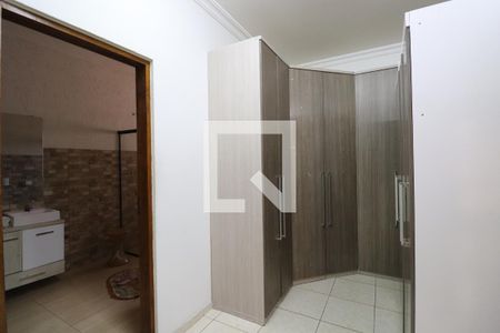 Closet suite 1 de casa para alugar com 4 quartos, 650m² em Parque Jurema, Guarulhos