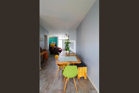 Sala de casa de condomínio para alugar com 3 quartos, 127m² em Chácara Pavoeiro, Cotia