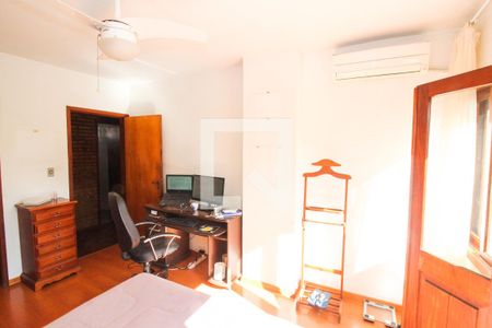 Casa à venda com 290m², 5 quartos e 3 vagasSuíte 1