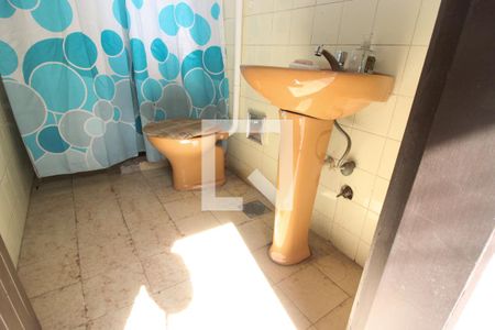 Casa à venda com 290m², 5 quartos e 3 vagasBanheiro 2