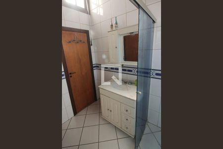 Casa à venda com 290m², 5 quartos e 3 vagasBanheiro da Suíte 2