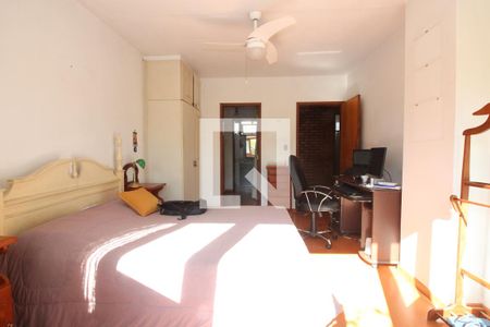 Casa à venda com 290m², 5 quartos e 3 vagasSuíte 1