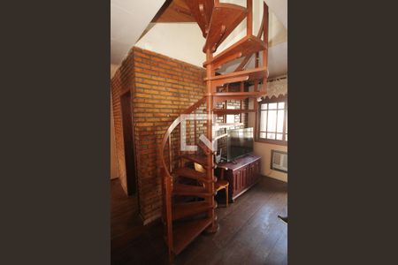 Casa à venda com 290m², 5 quartos e 3 vagasEscada