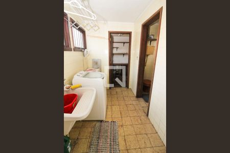 Casa à venda com 290m², 5 quartos e 3 vagasÁrea de Serviço