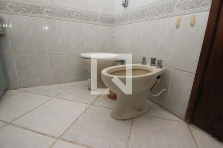 Casa à venda com 290m², 5 quartos e 3 vagasBanheiro da Suíte 1