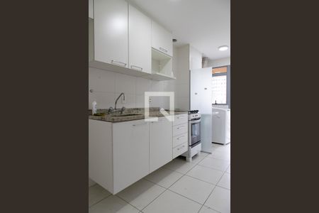 Apartamento para alugar com 82m², 2 quartos e 1 vagaCozinha 