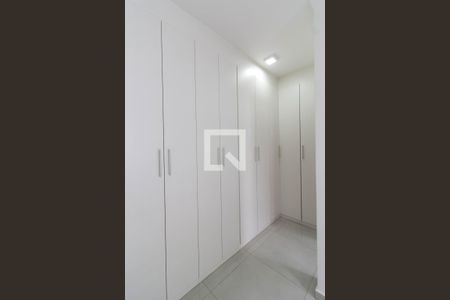 Casa de condomínio para alugar com 178m², 3 quartos e 4 vagasSuíte