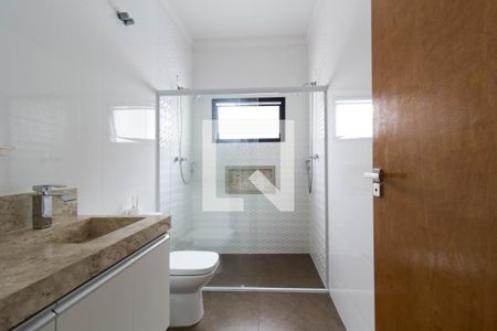 Casa de condomínio para alugar com 178m², 3 quartos e 4 vagasBanheiro suíte