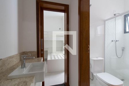 Casa de condomínio para alugar com 178m², 3 quartos e 4 vagasBanheiro