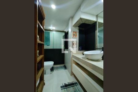 Apartamento à venda com 185m², 2 quartos e 1 vaga Apartamento à venda com 185m², 2 quartos e 1 vagaBanheiro da Suíte 2