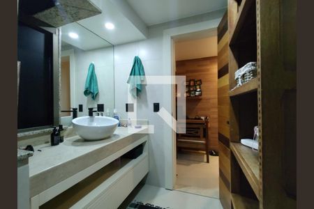 Apartamento à venda com 185m², 2 quartos e 1 vaga Apartamento à venda com 185m², 2 quartos e 1 vagaBanheiro da Suíte 2