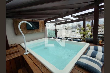 Apartamento à venda com 185m², 2 quartos e 1 vaga Apartamento à venda com 185m², 2 quartos e 1 vagaPiscina