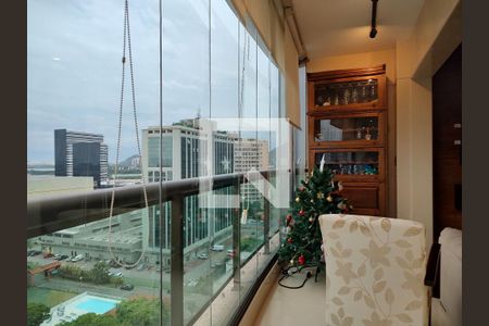 Apartamento à venda com 185m², 2 quartos e 1 vaga Apartamento à venda com 185m², 2 quartos e 1 vagaVaranda