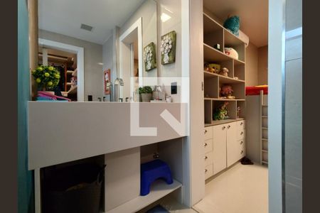 Apartamento à venda com 185m², 2 quartos e 1 vaga Apartamento à venda com 185m², 2 quartos e 1 vagaBanheiro da Suíte 1