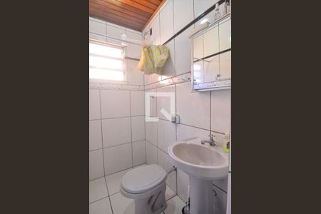 Banheiro 1 de casa à venda com 3 quartos, 400m² em Guajuviras, Canoas