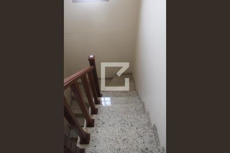 Casa para alugar com 300m², 3 quartos e 6 vagasEscada