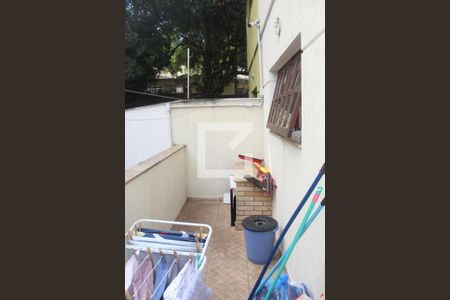 Casa para alugar com 300m², 3 quartos e 6 vagasFundos