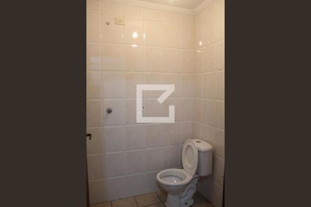 Casa para alugar com 300m², 3 quartos e 6 vagasBanheiro da garagem