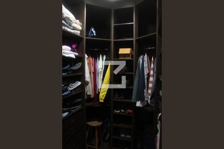 Closet de casa para alugar com 3 quartos, 300m² em Vila Irmãos Arnoni, São Paulo