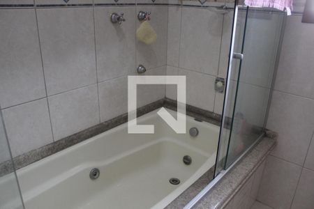 Casa para alugar com 300m², 3 quartos e 6 vagasBanheiro da Suíte 1