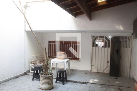 Casa para alugar com 300m², 3 quartos e 6 vagasQuintal