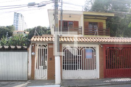 Casa para alugar com 300m², 3 quartos e 6 vagasFachada