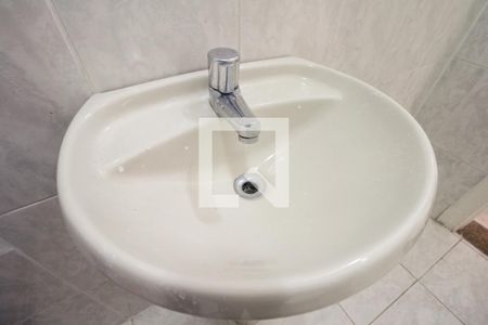 Casa à venda com 180m², 5 quartos e 1 vagaBanheiro 2